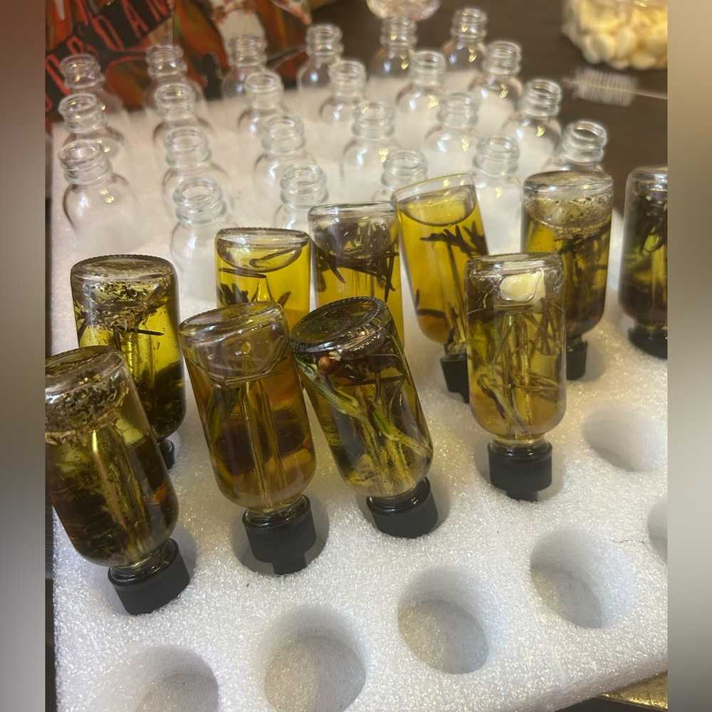 AMAZING HOMEMADE HAIR GROWTH OIL TREATMENT. SEE RESULTS IN TWO WEEKS!!
